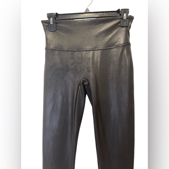 Spanx sleek Black Leggings size M - Picture 2 of 4